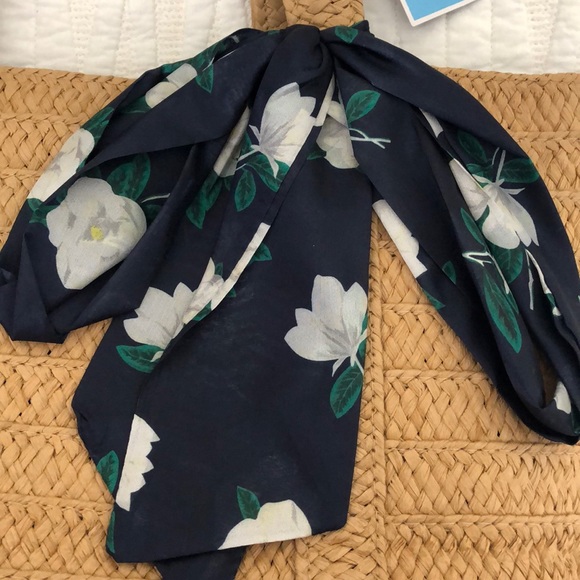 Straw Bag with Floral Scarf - Picture 6 of 7